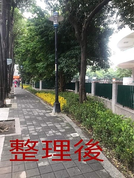 改造後的光華國小人行道。圖／易小滿攝
