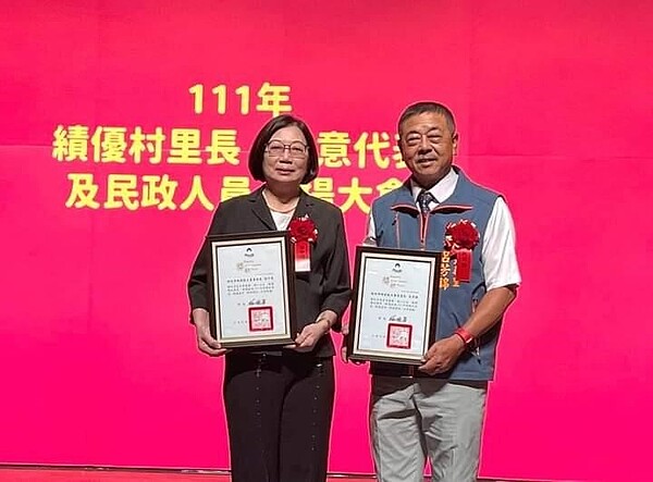 獲獎是責任的開始。圖／里辦提供
