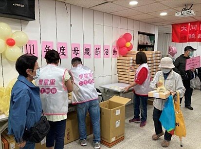 景星里舉辦溫馨的母親節慶祝活動。圖／取自台北市鄰里服務網
