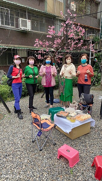 盛開的櫻花與出遊。圖／羅孝英里長提供
