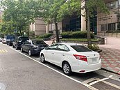 北市路邊計次停車　試辦無紙化開單