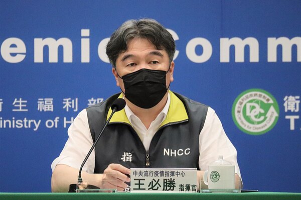 新冠肺炎疫情持續下降，指揮中心評估12月有望開放口罩解禁及婚宴酒席逐桌敬酒 。圖／指揮中心提供