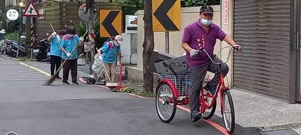 車身輕巧有型，里長蔡黃地所到之處不留痕跡。圖／里辦提供