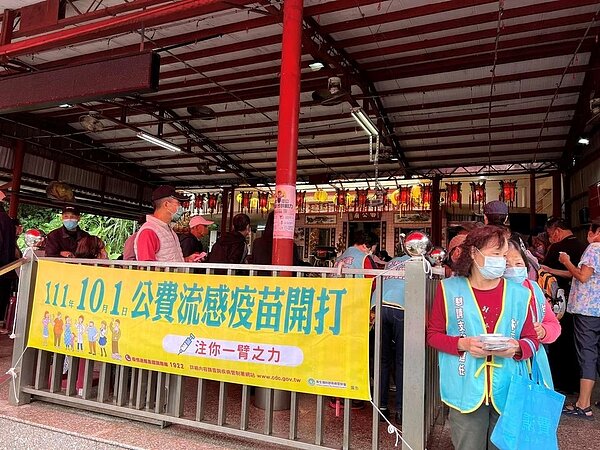 泰和里定期施打流感疫苗。圖／取自林正義臉書粉絲專頁