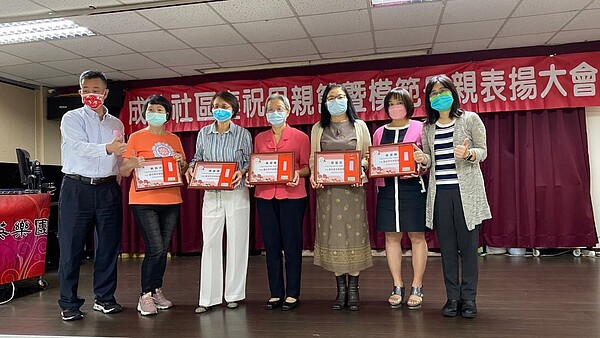 大安區群英里敦親睦鄰聯誼活動。圖／取自「石忠勝」臉書
