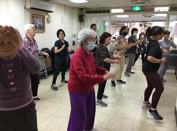 群賢里長者動一動。圖／取自「臺北市鄰里服務網」