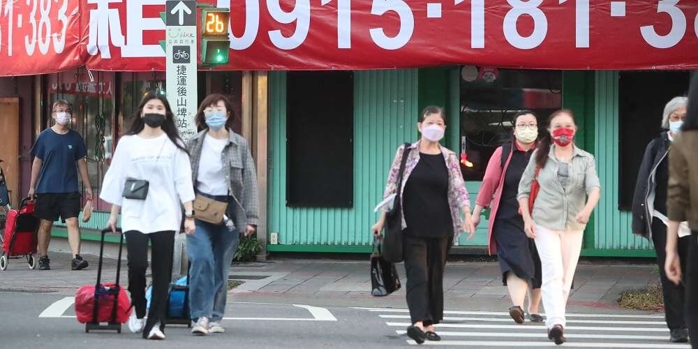 台灣經濟研究院長張建一11日直指「這是市場震盪」,不代表景氣陰霾都過去了,通膨走勢只會「慢慢下來」。圖/中時電子報資料照片