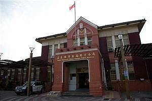 嘉義縣朴子警分局原舊辦公廳舍興建於1920年,為日治時期的「東石郡役所」,核列為縣定古蹟。圖/嘉義縣文觀局提供