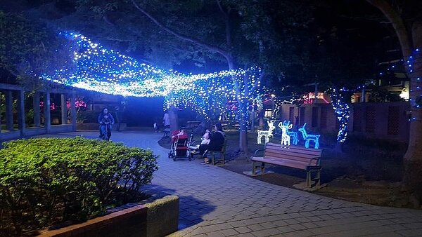 立農里潘建榮里長打造聖誕氣氛。圖／取自「立農里」臉書