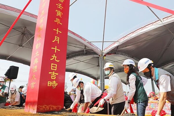 由經濟部與台南市合作開發的新市產業園區今（12）日舉行動土典禮。圖／台南市府提供