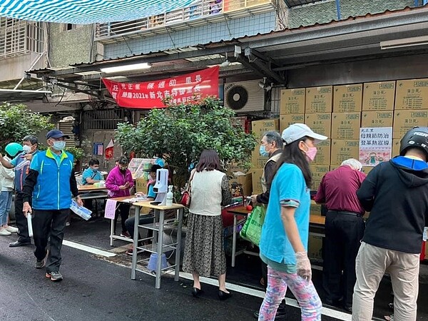 活動中向民眾宣導防治病媒蚊的觀念。圖／取自「新莊樂生活 X 有你有我」臉書
