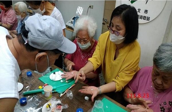 豐年里長者健康促進課程。圖/取自「臺北市鄰里服務網」
