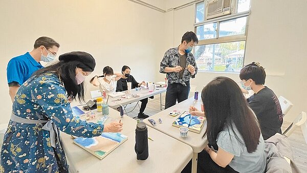 新北市板橋435藝文特區12日舉行開放工作室日。(新北市文化局提供/蔡雯如新北傳真)