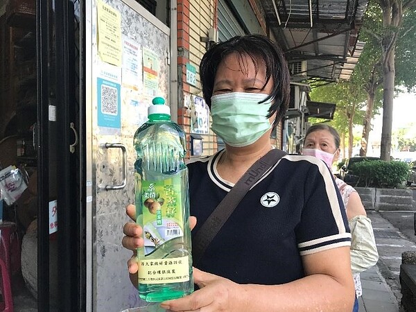 和平里發放洗潔精給里民。圖/取自台北市鄰里服務網