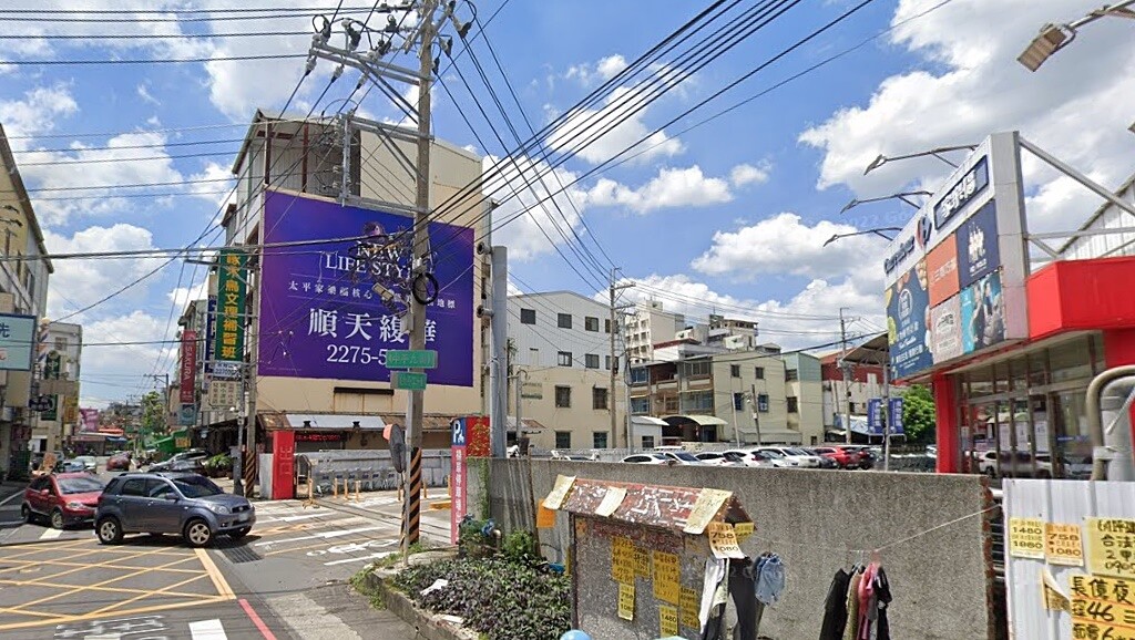 太平區近幾年在74號快速道路通車、台鐵高架化等重要交通建設利多帶動下，以及人口增加、商圈發展等，以太平家樂福為核心的板塊更成為購屋者的首選。圖／google map