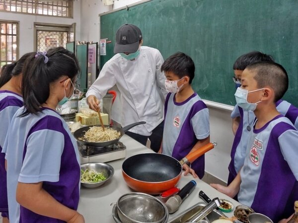台南爭取5億改善學校中央廚房。圖／台南市政府提供