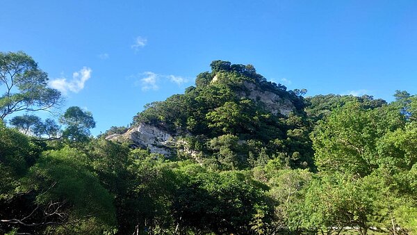 裸露的白土岩層,為歷史刻下印記。圖/台北市工務局提供