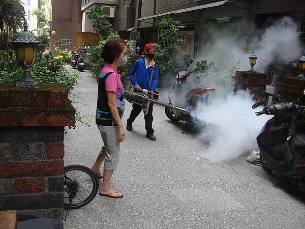 國泰里消毒。圖/陳宗修里長臉書
