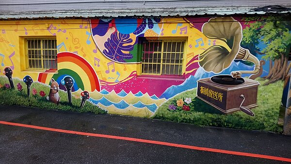 國泰里彩繪牆壁。圖/陳宗修里長臉書