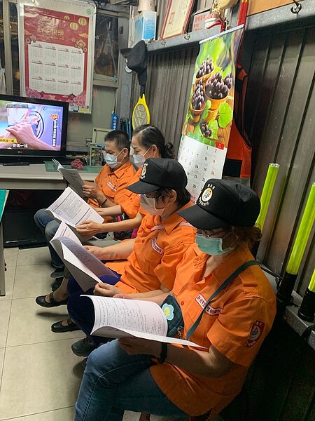 新北市里守望相助隊。圖片由黃昰瑋里長提供