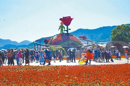 
台中新社花海節今年停辦，台中國際花毯節將於12月3日開幕，圖為往年畫面。（本報資料照片∕陳淑娥台中傳真）
