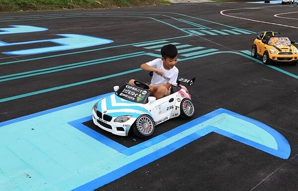滑步車運動相當受兒童歡迎,中和秀朗追風區練習場是比賽用場地。圖/新北高灘處提供