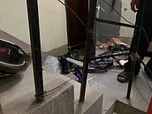 不明人士闖入北市公寓40分鐘　大聲唱歌還翻倒鞋櫃