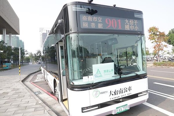 「厝邊公車」901、902新路線將於明（16）日正式上線營運。圖／南市府提供