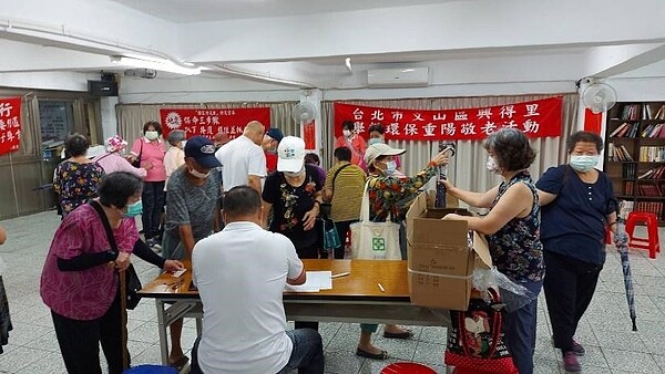 興得里在重陽節舉辦環保重陽敬老活動。圖／取自台北市鄰里服務網
