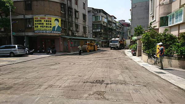 文山區興福里景華街147巷柏油銑鋪工程。圖片由興福里臉書粉絲專頁提供。
