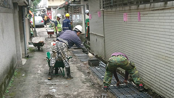 文山區興福里景華街121巷溝蓋更新工程。圖片由興福里臉書粉絲專頁提供。
