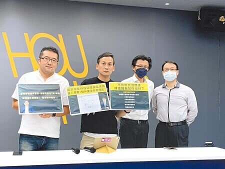 新北市議員候選人林鼎超(左起)、葉元之昨陪同兩名住戶代表,呼籲林佳龍不要製造衝突對立。(葉德正攝)