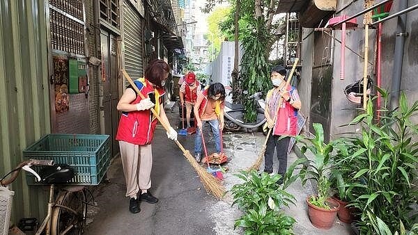 柑林里在環保志工們的努力下，擁有乾淨市容。圖／取自張育誠里長臉書專頁