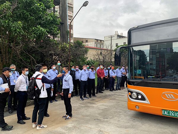 國光客運現場觀摩。圖/新北市府提供