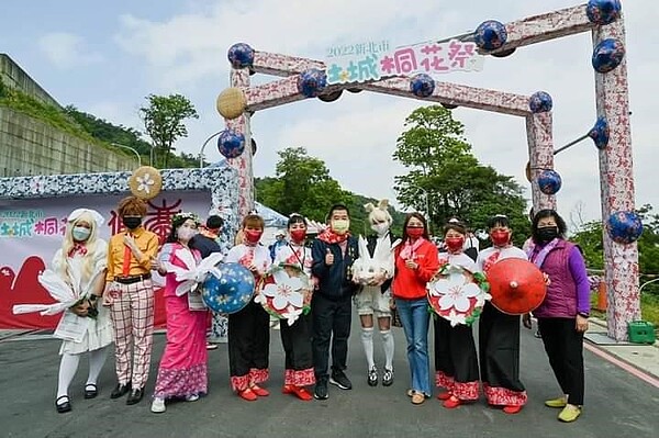 桐花祭典逗熱鬧。圖／里辦提供