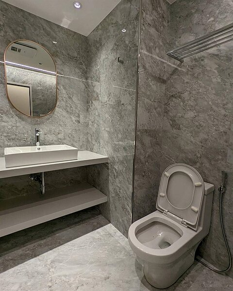 舒子晨新家衛浴走低調奢華飯店風格。圖／摘自舒子晨Nikita臉書粉絲專頁