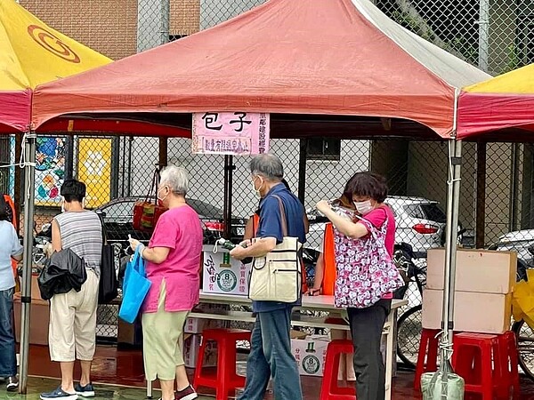 復勢里舉辦中秋節活動。圖／取自「松山樂生活 X 有你有我」臉書
