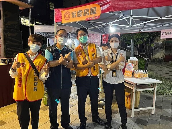 中正里與永慶房屋合作舉辦中秋佳節活動。圖／取自「松山樂生活 X 有你有我」臉書
