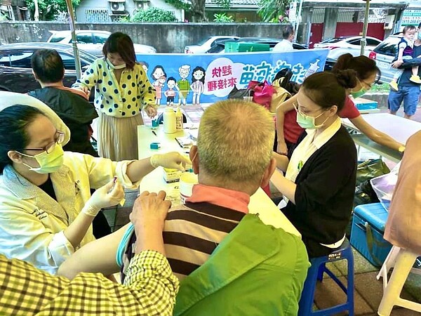 中正里舉辦施打流感疫苗活動。圖／取自「松山樂生活 X 有你有我」臉書
