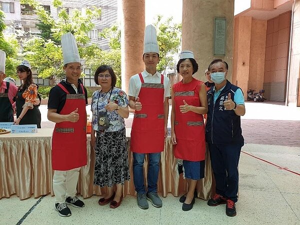 參與祖父母節活動。圖/取自「王丞洲」臉書專頁