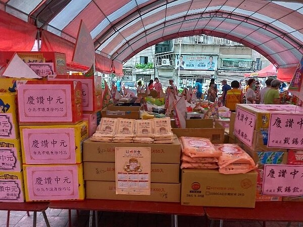 美仁里的中元節團拜活動。圖／取自台北市鄰里服務網
