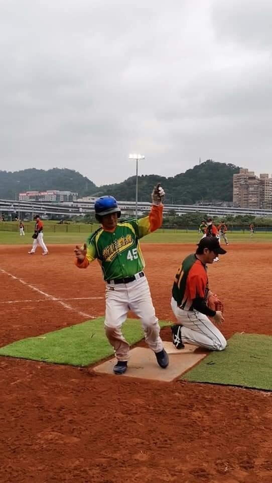 熱愛運動，認養棒球場。圖／里辦提供