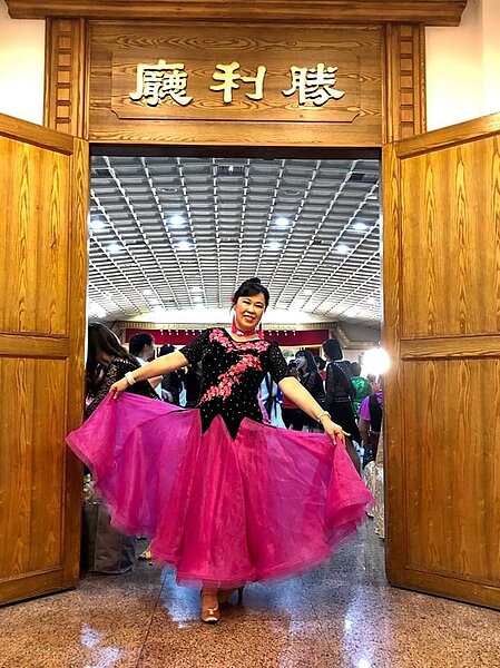 達觀里開設社交舞課。圖／取自「達觀金里長」臉書