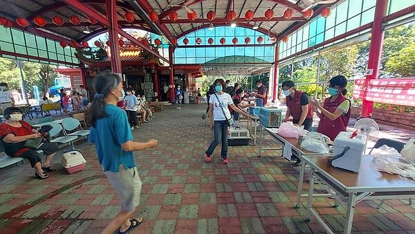 提供免費施打狂犬病疫苗及植晶片服務。圖／取自「達觀金里長」臉書