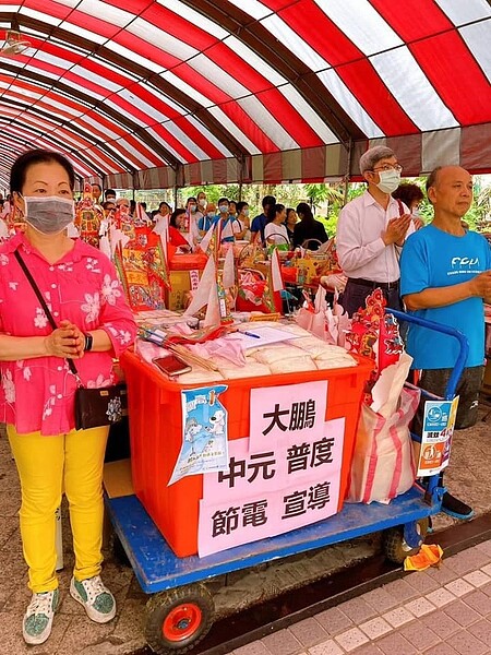 大鵬里舉行中元普渡活動。圖/取自「新店樂生活 X 有你有我」臉書