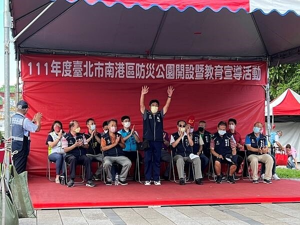 防災公園開設測試暨教育宣導活動以成福里境內的南港公園為據點，進行設備測試及演練。圖／取自卜學明禮長臉書粉專

