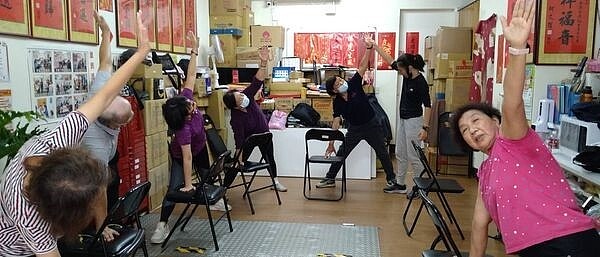 成福里辦理長輩共餐活動，邀請長輩至里辦活動筋骨，與人交流。圖／取自卜學明里長臉書專頁

