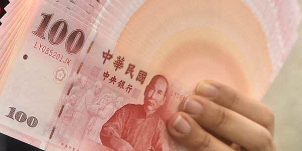 路易莎連鎖咖啡、築間餐飲集團與樂多多餐飲集團超前部署，宣布2023年全面調漲員工薪資。圖／中時報資料照片