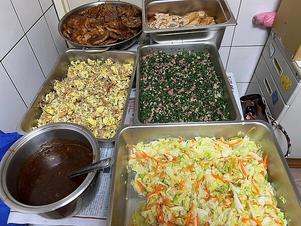 連和里的共餐活動菜色。圖取自新北市中和區連和里活動中心
