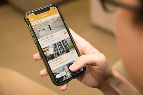 永慶房屋提早佈局科技服務，《永慶房仲網》及《永慶快搜App》都能快速提供消費者線上賞屋服務。圖／永慶房屋提供